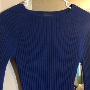 Great condition Guess womens sweater